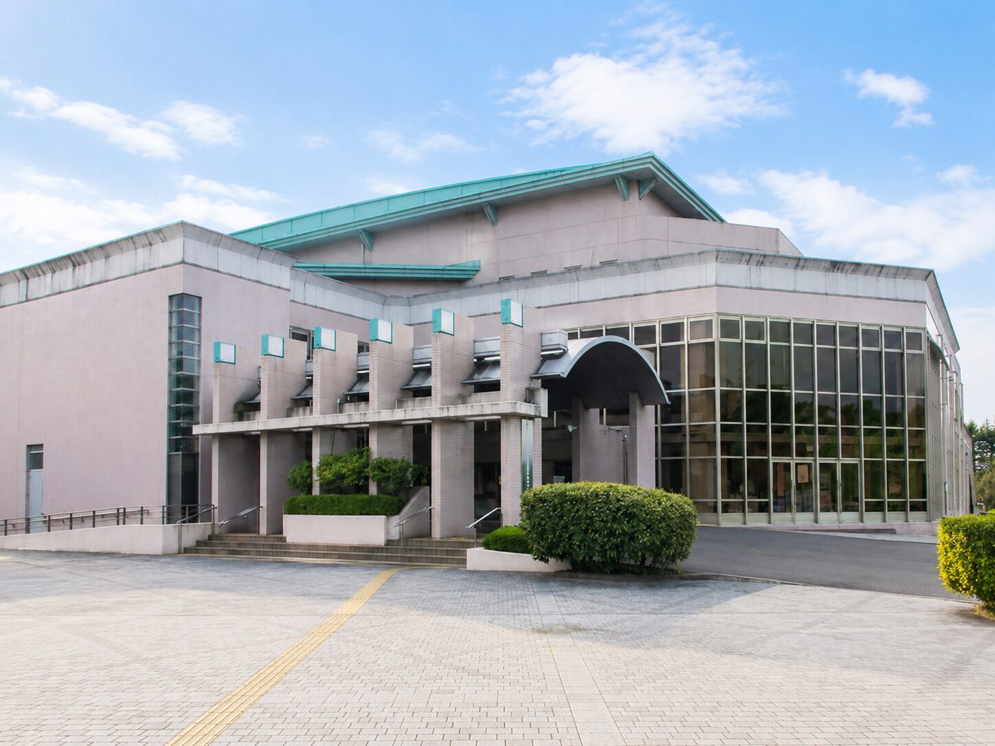 栃木県立温水プール館の外観